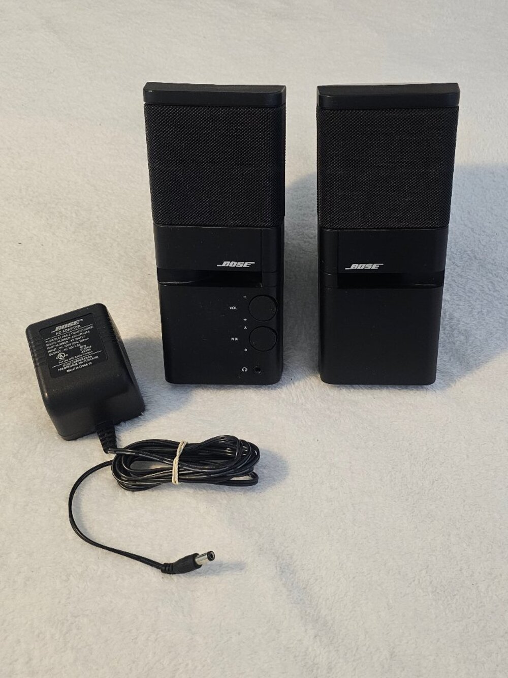 Pair of Black Bose MediaMate Computer Speakers